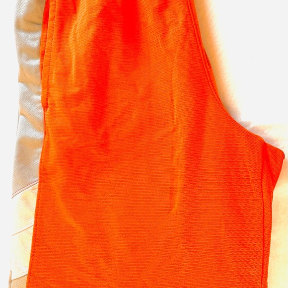 Nike Dri-FIT Classic shorts in orange and silver - Picture 4 of 7
